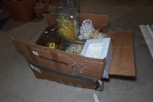 lot 759 image: Assorted Cake Dcor