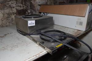 lot 944 image: Bunn Dual Pot Coffee Warmer