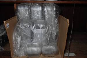 lot 957 image: Clear To Go Containers - 5x5x3