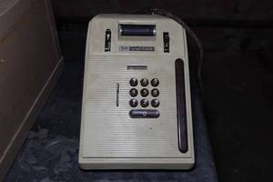 lot 940 image: Vintage Victor Adding Machine