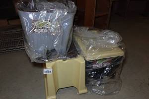 lot 936 image: 2 Iced Tea Dispensers with Stand