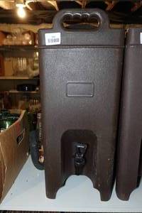 lot 933 image: Carlisle XT5000 Insulated Beverage Server