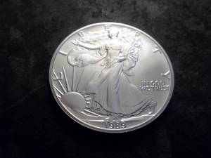 lot 34 image: 1989 Silver Eagle 1 Oz Fine Silver From UNC Roll