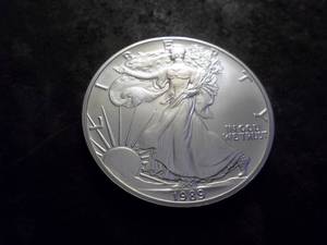 lot 35 image: 1989 Silver Eagle 1 Oz Fine Silver From UNC Roll