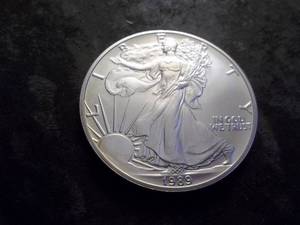 lot 36 image: 1989 Silver Eagle 1 Oz Fine Silver From UNC Roll