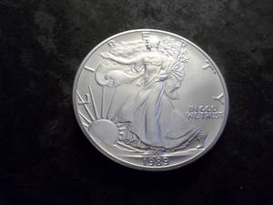 lot 38 image: 1989 Silver Eagle 1 Oz Fine Silver From UNC Roll