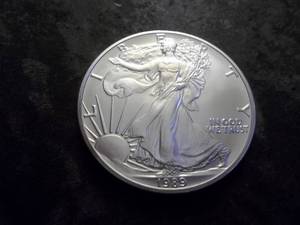 lot 39 image: 1989 Silver Eagle 1 Oz Fine Silver From UNC Roll