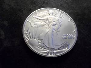 lot 42 image: 1989 Silver Eagle 1 Oz Fine Silver From UNC Roll