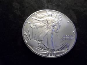 lot 45 image: 1989 Silver Eagle 1 Oz Fine Silver From UNC Roll