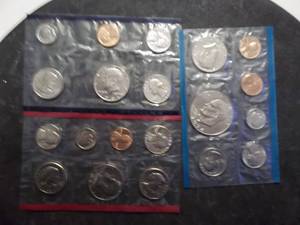 lot 33A image: 1974 Unc Mint Set & 1981 Unc Mint Set