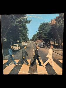 lot 106 image: The Beatles Abbey Road LP - Apple SO-383 Vinyl 12-inch Stereo 1969
