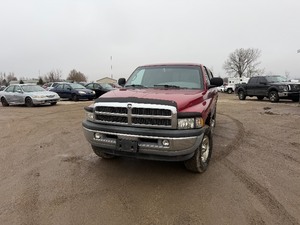 lot 19 image: 1999 Dodge Ram 1500