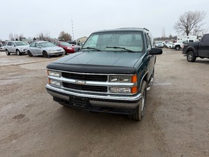lot 14 image: 1996 Chevrolet Tahoe