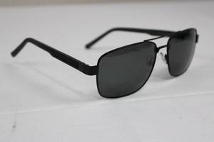 lot 21 image: Sunglasses - STYLE# M6 POLARIZED