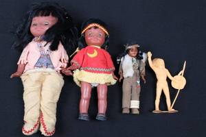 lot 58 image: Native American Dolls (Lot of 4)