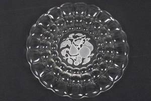 lot 79 image: Clear Glass Plate - Pear Motif, Scalloped Edge DessertDisplay Plate 13