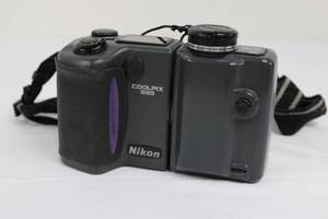 lot 105 image: Nikon Coolpix 995 Digital Camera with Case Logic Case & Strap