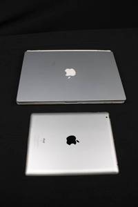 lot 108 image: Apple Laptop (Aluminum Unibody) & iPad 32GB A1395 Bundle For Parts Only