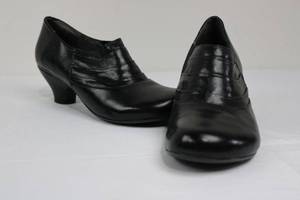 lot 109 image: Portlandia Poulsbo Black 42M Womens Dress Shoes