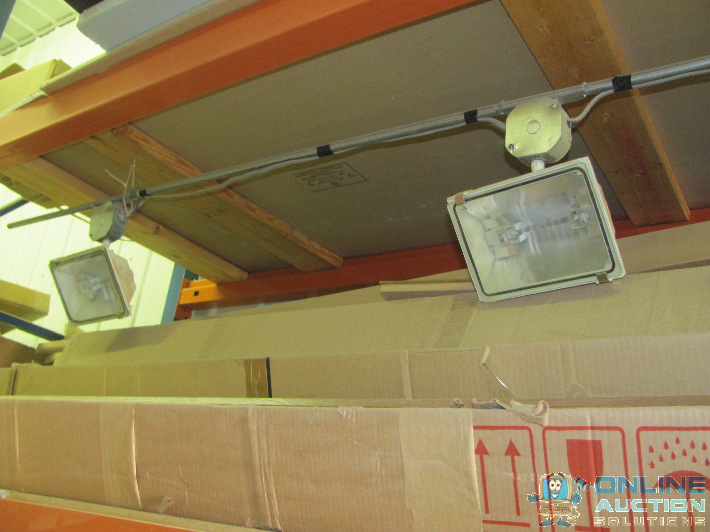 lot 51 image: Pair of Halogen Work Lights mounted to a pole...