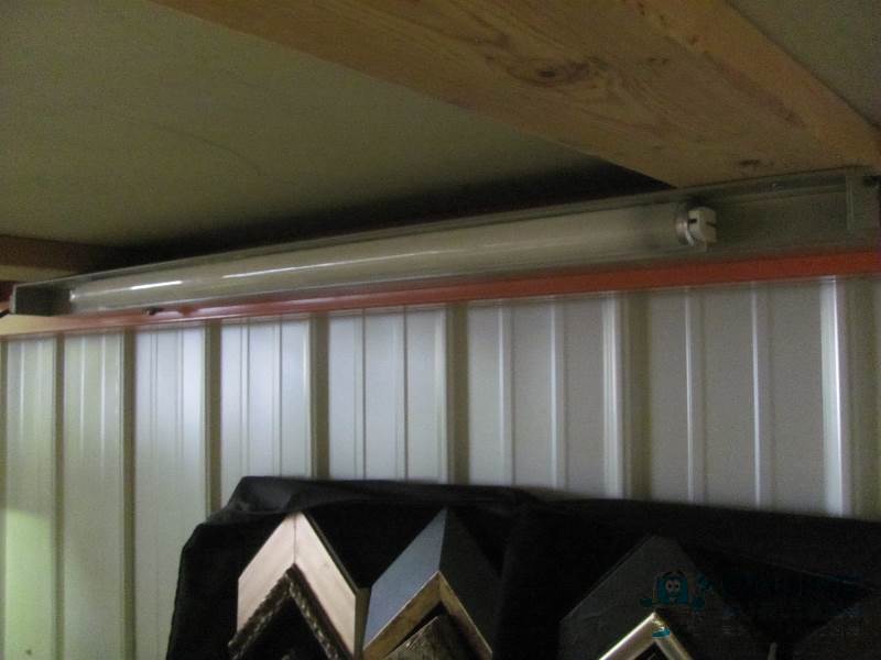 lot 56 image: Fluorescent Light with One Bulb. Approx. 48&q...