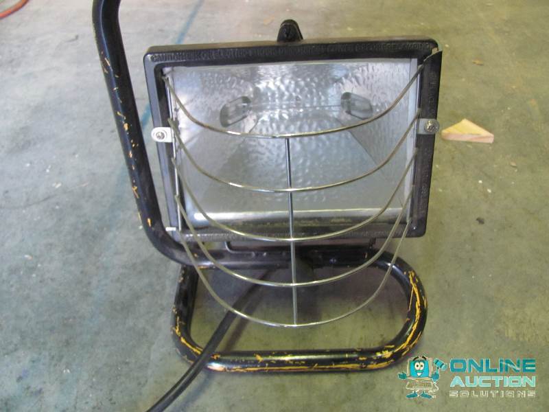 lot 57 image: Adjustable Halogen Work Light with stand and ...