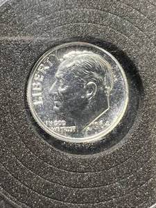 lot 20 image: 1964 US PROOF ROOSEVELT DIME IN CASE