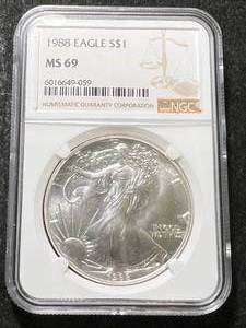 lot 32 image: 1988 AMERICAN SILVER EAGLE NGC MS69