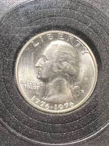 lot 39 image: 1976 US SILVER BICENTENNIAL QUARTER IN CASE
