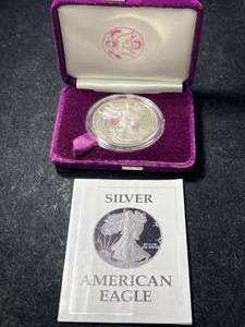 lot 62 image: 1986 PROOF AMERICAN SILVER EAGLE IN ORIGINAL MINT BOX
