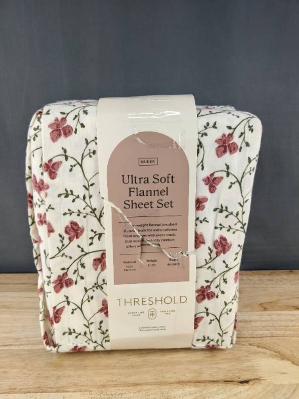 Threshold Ultra Soft Flannel Sheet Set Queen - Flowered Print - Brand New