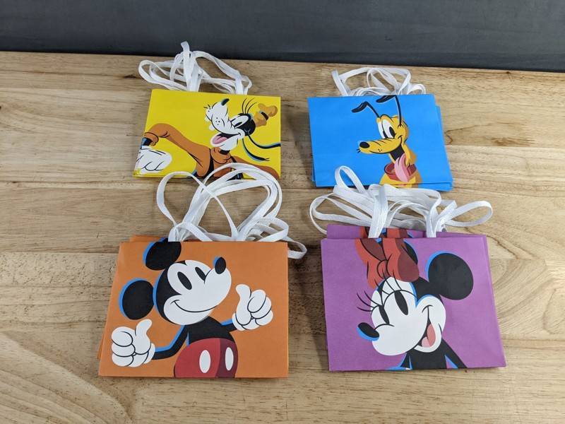 18 Disney Hallmark Gift Bags - 5 Mickey, 5 Minnie, 4 Goofy, & 4 Pluto - Brand New