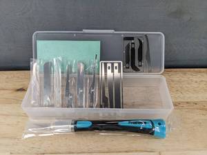 Craft Knife Set with 14 Blades & Storage Case - Brand New