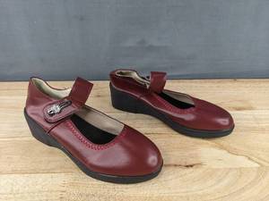 Girls Shoes Burgundy Velcro Strap Size 3.5 - New