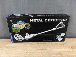 Thames & Kosmos Metal Detector - LCD Display, 6 Inches Depth - Retail $40 - Brand New
