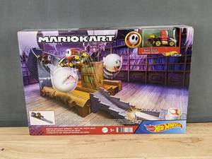 Hot Wheels Mario Kart Boos Spooky Sprint Track Set - Shy Guy Die-Cast Vehicle - Brand New