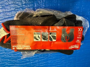 lot 81 image: Size Medium 11 Count -Milwaukee Cut Level 5 High Dexterity Nitrile Dipped Gloves, model number 48-22-8950 (or 58-08-89508 as shown on the label)
