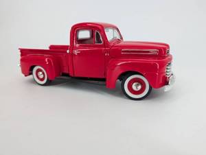 lot 39 image: Road Legends 1948 Ford F-1 Pickup 118 Diecast Model