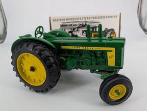 lot 40 image: John Deere 820 Diesel Toy Tractor WMSTR Boxed Die-Cast Model