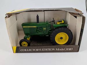 lot 81 image: John Deere 1960 Model 3010 Tractor - Collectors Edition 116 Scale