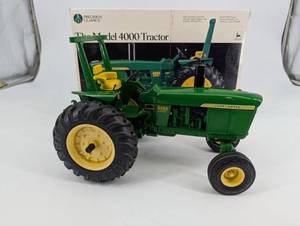 lot 87 image: John Deere 4000 Diesel Tractor - Precision Classics (Original Box)