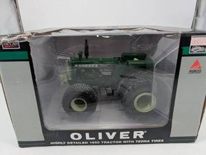 lot 100 image: Oliver 1950 Tractor - 116 Scale Die-Cast Limited Edition El Toro by SpecCast