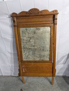 lot 162 image: Antique Oak Mirror