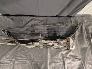 lot 166 image: Camouflage Crossbow with Scope, Quiver & 4 Bolts