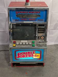 lot 168 image: Double Jokers Slot Machine - 5� Coin-Op Arcade
