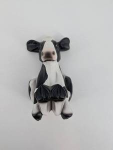 lot 136 image: Cow Figurine - Black and White Patch Pattern, Made in China, About 4 in Long
