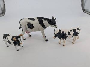 lot 141 image: Holstein Cow Figurines (Lot of 3)