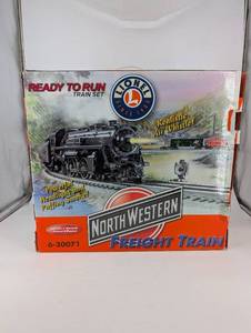 lot 154 image: Lionel 6-30071 North Western Freight Train Set - O Gauge Ready-to-Run