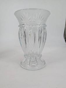 lot 184 image: Crystal Cut Glass Vase - Starburst Pattern, 9-Inch Tall