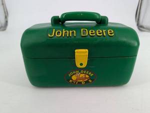 lot 195 image: John Deere Kids Green Plastic Lunch Box Case with Yellow Latch
